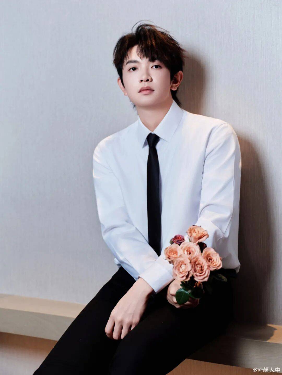 知名男歌手<strong></p>
<p>银行个人理财</strong>,杭州演唱会延迟50分钟,反手 “买一送一”:明年免费加场