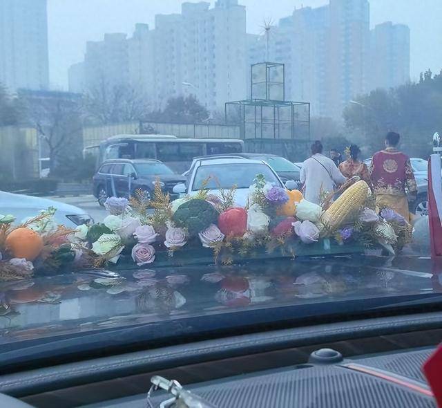 河北一对新人结婚遭拦车索要50条香烟<strong></p>
<p>银行个人理财</strong>，街道办接线员称“拦婚车较常见，不拦反而不好”