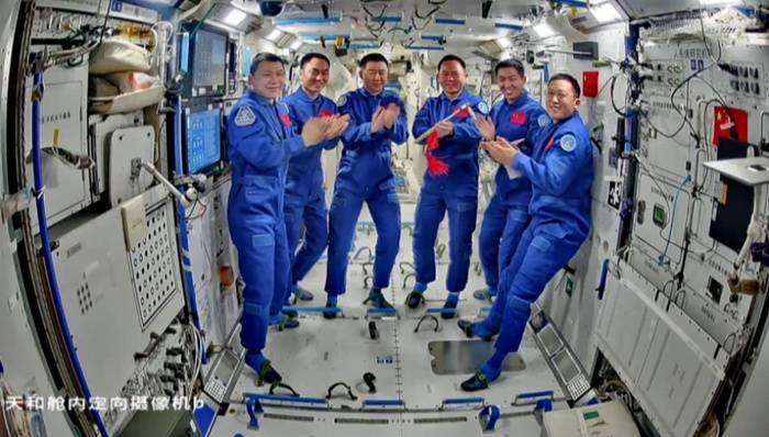 神舟二十号航天员返回任务正有序推进<strong></p>
<p>老人理财</strong>,空间站组合体状态正常