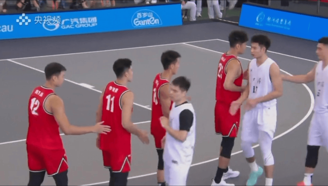 全运会男子三人篮球赛<strong></p>
<p>1万理财</strong>,陈国豪、周泽源代表广东队出战,战胜江苏队取得开门红!