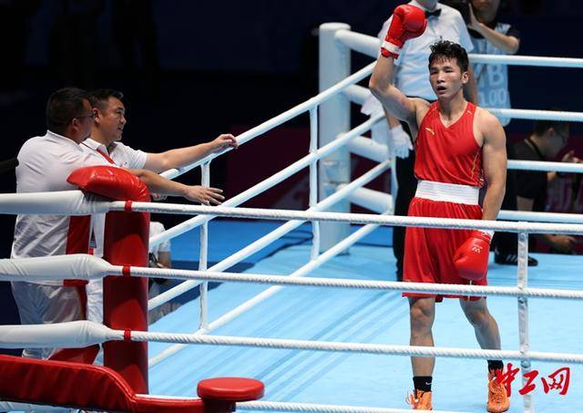 全运会拳击男子80公斤级决赛<strong></p>
<p>1万理财</strong>,王小保夺冠!