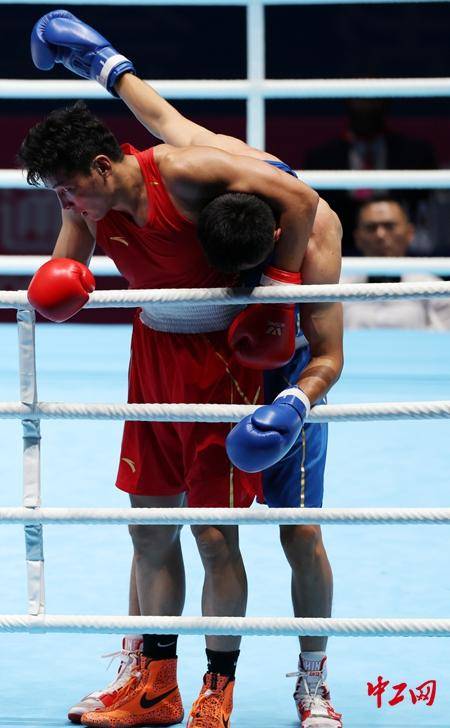 全运会拳击男子80公斤级决赛<strong></p>
<p>1万理财</strong>,王小保夺冠!
