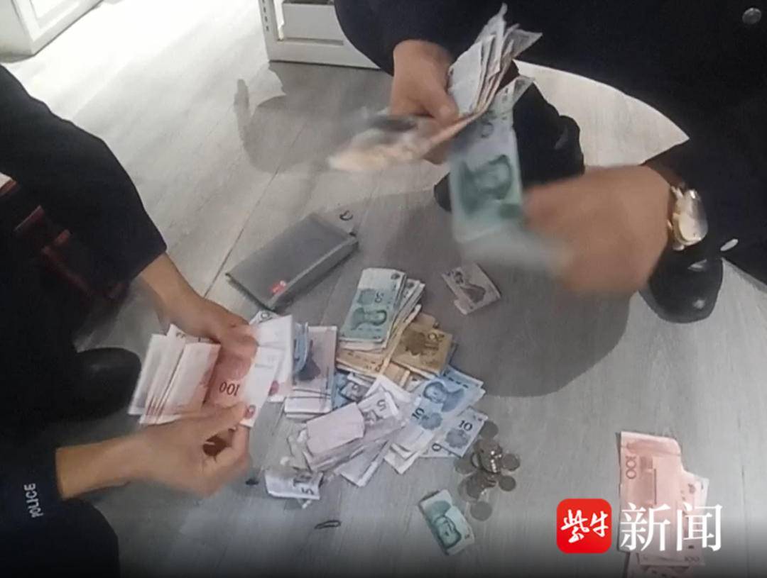 做小本生意的大姐丢了6300元进货款<strong></p>
<p>1万理财</strong>,失而复得后哽咽着鞠躬致谢