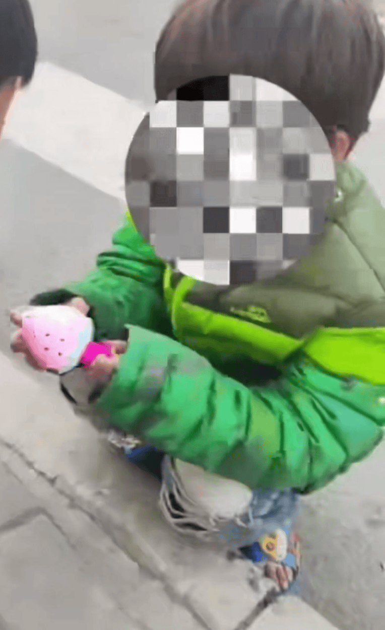 当地妇联回应“妈妈去世<strong></p>
<p>1万理财</strong>,8岁女孩冬天穿拖鞋外出”:已联合民政等部门介入帮扶