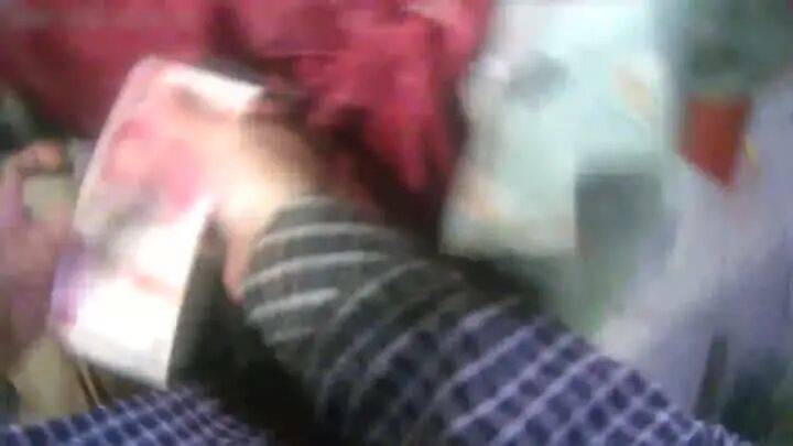 扬州一女子刷短视频惹祸:偷偷去银行取了6万现金<strong></p>
<p>理财消费</strong>,结果……