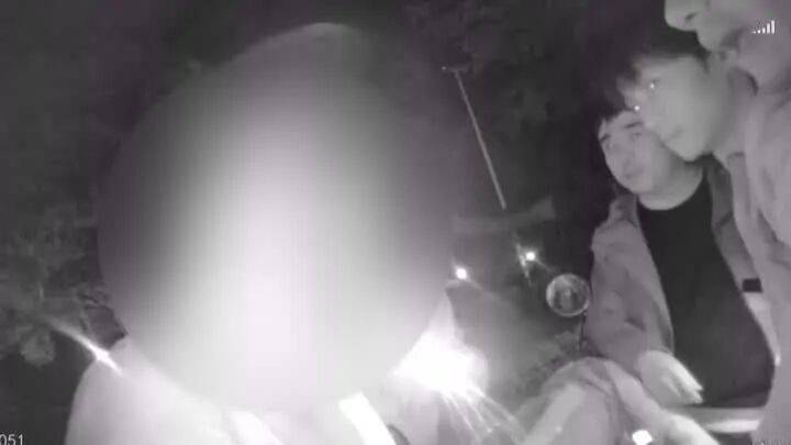 扬州一女子刷短视频惹祸:偷偷去银行取了6万现金<strong></p>
<p>理财消费</strong>,结果……