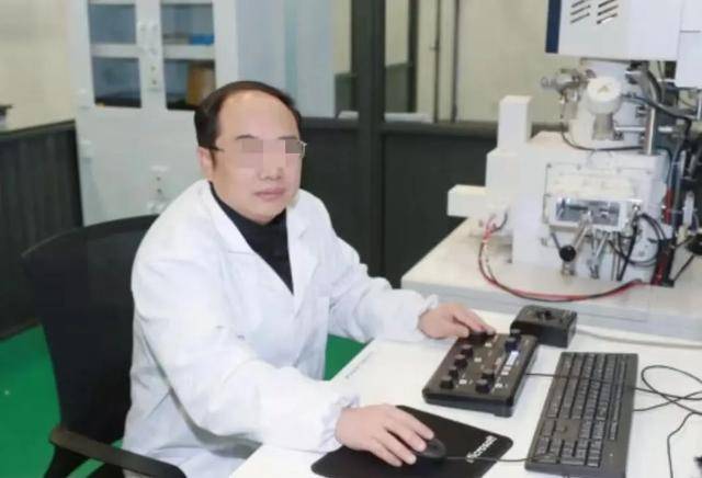 200多万买别墅<strong></p>
<p>理财消费</strong>,大骗子郭某:叫我教授!