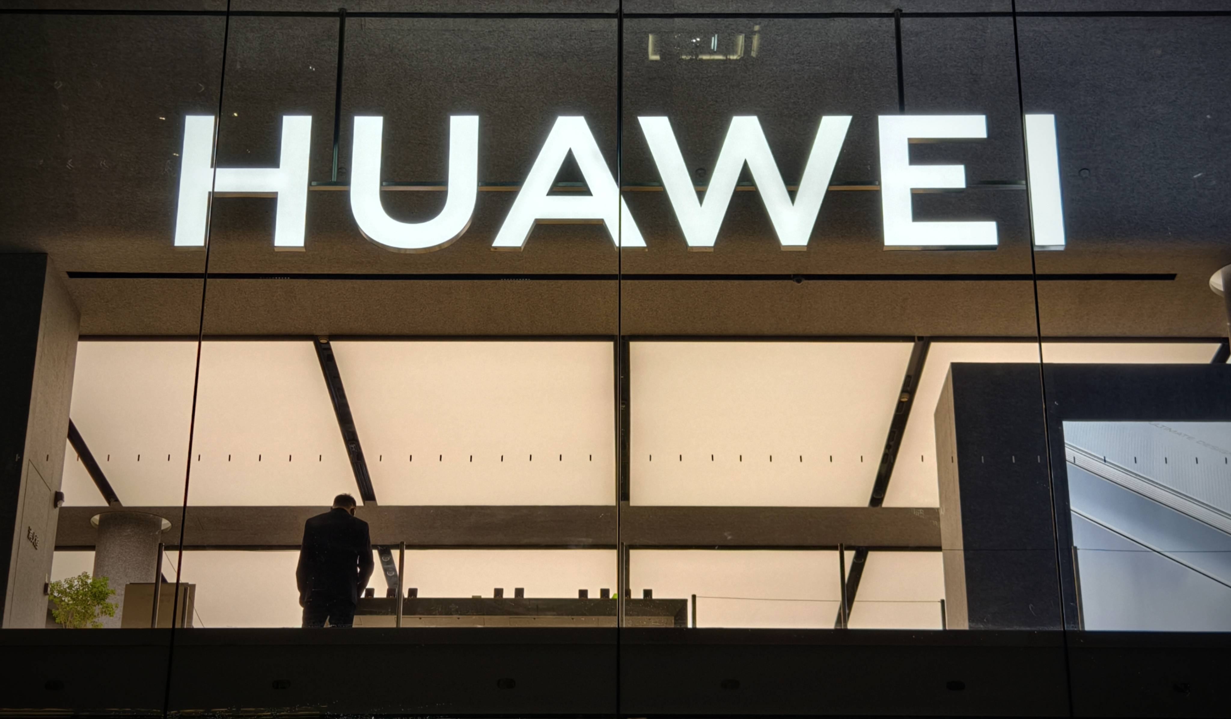 独家｜华为Mate80首批备货30万台左右<strong></p>
<p>零钱通理财</strong>，渠道商称“定价很有魄力”