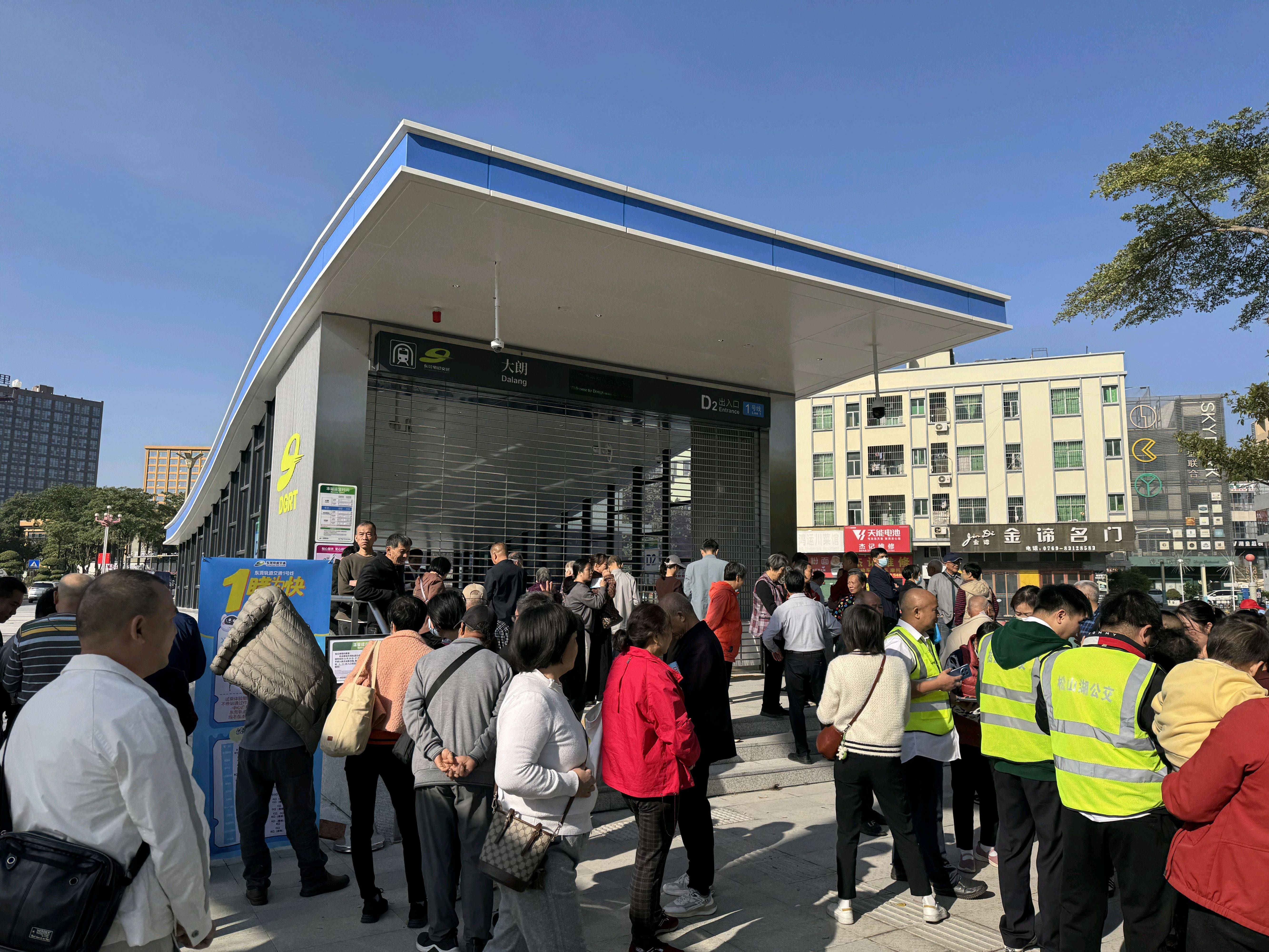 东莞地铁1号线试乘首日<strong></p>
<p>2017理财</strong>,大朗4站“沸腾”了