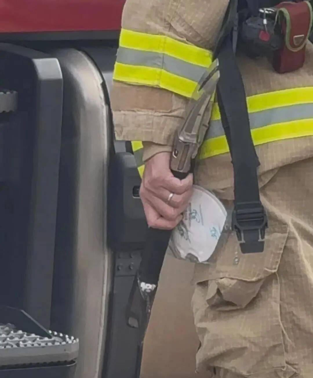 已致94人遇难<strong></p>
<p>银行定期理财</strong>,李家超:望内地协助!廉政公署:或涉贪污!这一幕令人破防