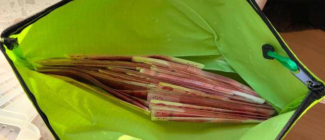 房子要卖了<strong></p>
<p>理财新闻</strong>,两万多现金和珍贵邮票却落在里面,还好有他