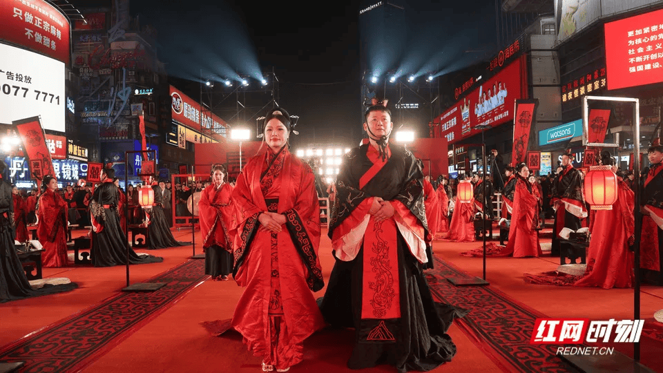 汶川地震被救起的女孩<strong></p>
<p>理财产品利率</strong>,17年后和救她的军人结婚了