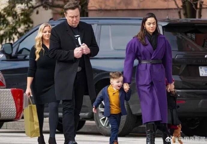 马斯克官宣小15岁高管女友<strong></p>
<p>理财产品利率</strong>,毕业于耶鲁大学是AI专家,马斯克母亲力赞:她又智慧又独立