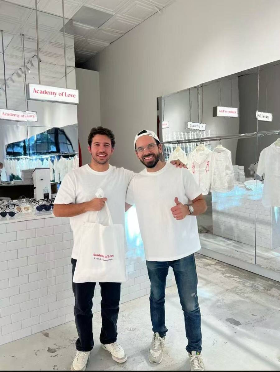 法国人在上海开店<strong></p>
<p>理财的软件</strong>,只卖白色衣服竟然火了丨上海滩上洋掌柜