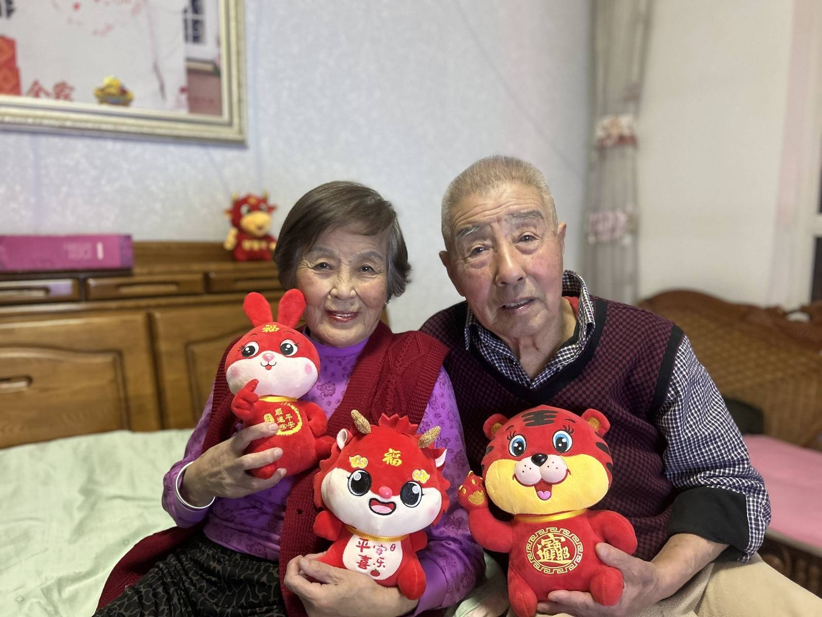 女子晒照对比奶奶自爷爷去世9个月后变化:再也不是时髦的老太太了<strong></p>
<p>理财的软件</strong>,评论区泪目