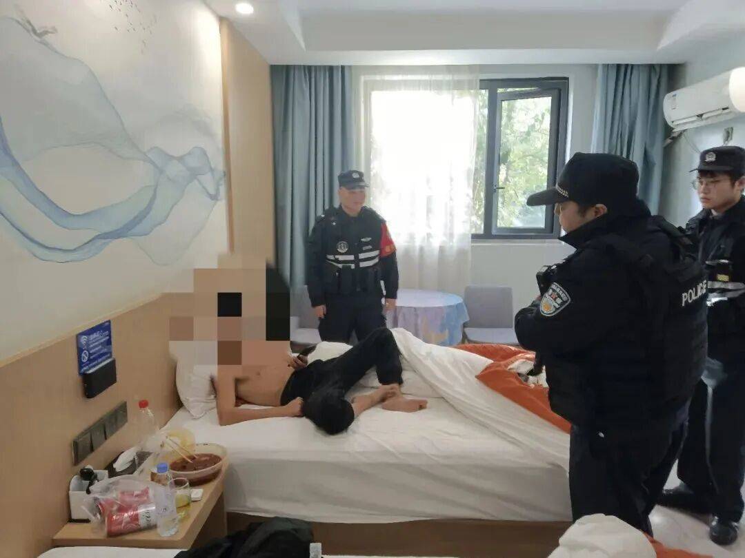 满身酒气、恶意报警<strong></p>
<p>国债理财</strong>!拘!