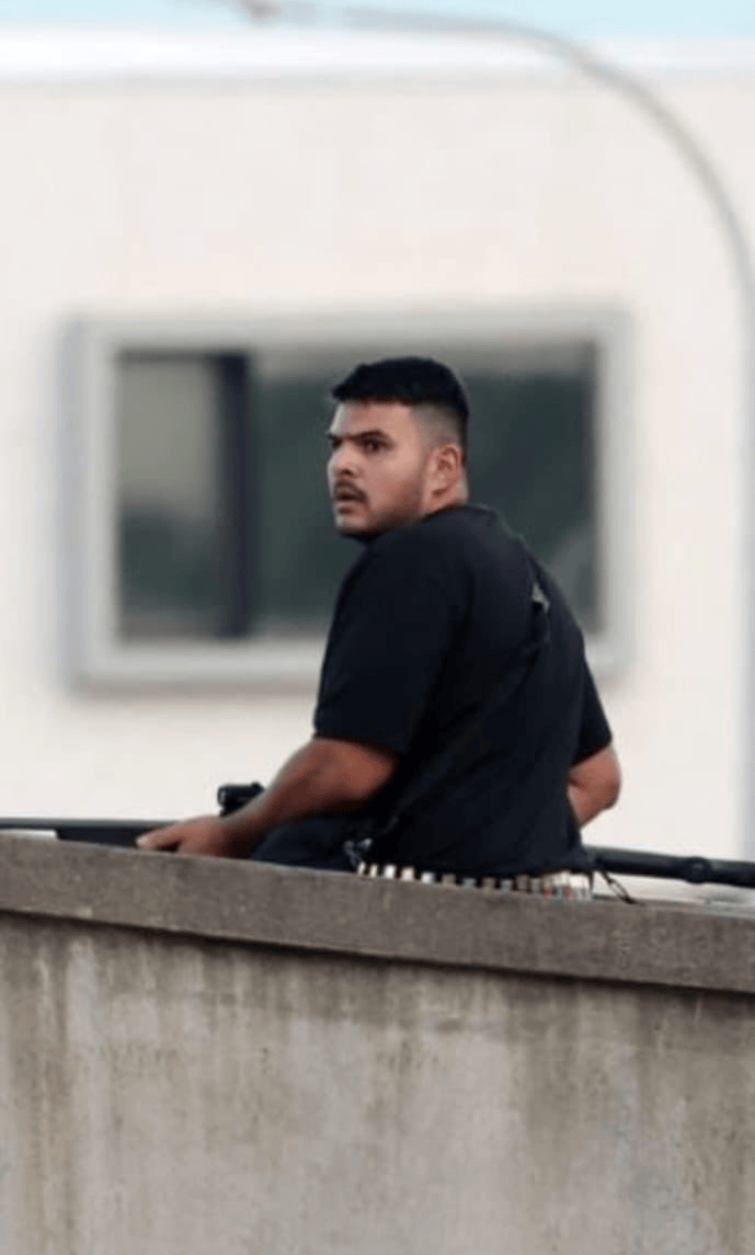 悉尼枪手被制服<strong></p>
<p>贷贷网理财</strong>，愤怒民众猛踩头部，调查显示枪手合法持有六支枪