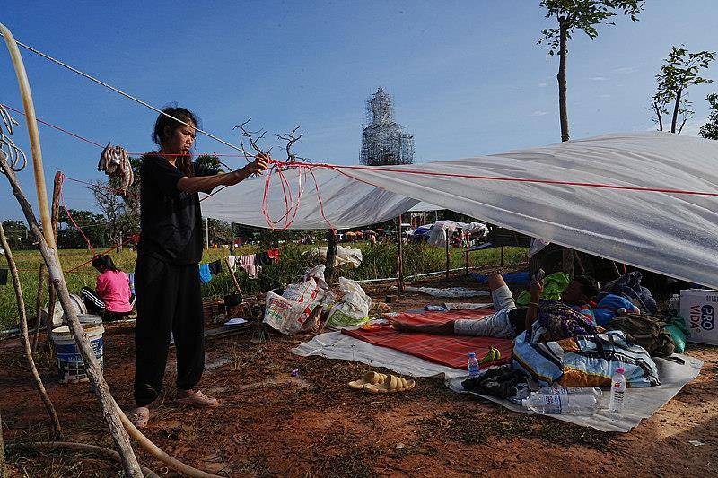 泰柬冲突已致柬12名平民死亡，40万人流离失所