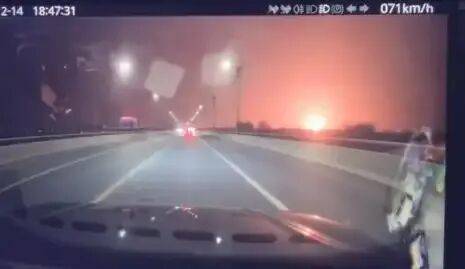 河南偃师一工厂疑发生爆炸<strong></p>
<p>贷贷网理财</strong>,当地回应:再生资源公司发生火情,现场明火已扑灭,无伤亡