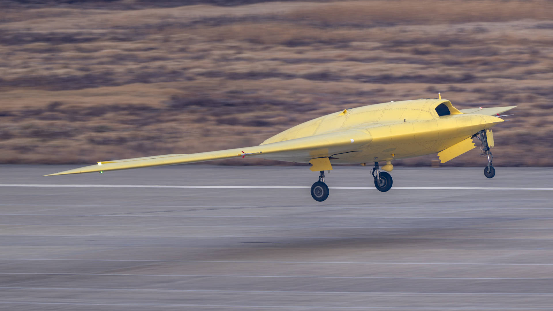 多张高清大图<strong></p>
<p>贷贷网理财</strong>!新型高空高速长航时无人机彩虹-7近日成功首飞