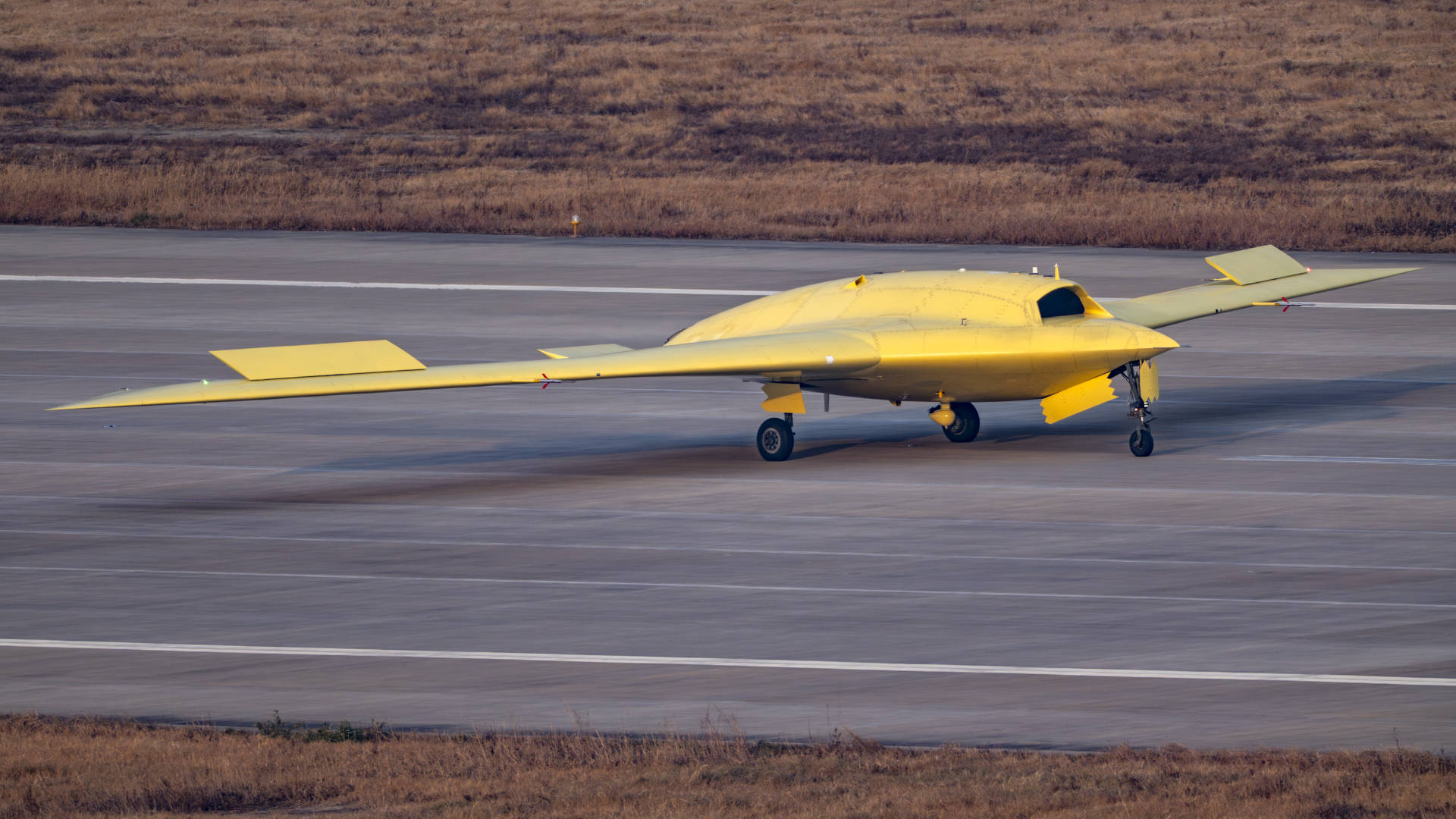 多张高清大图<strong></p>
<p>贷贷网理财</strong>!新型高空高速长航时无人机彩虹-7近日成功首飞