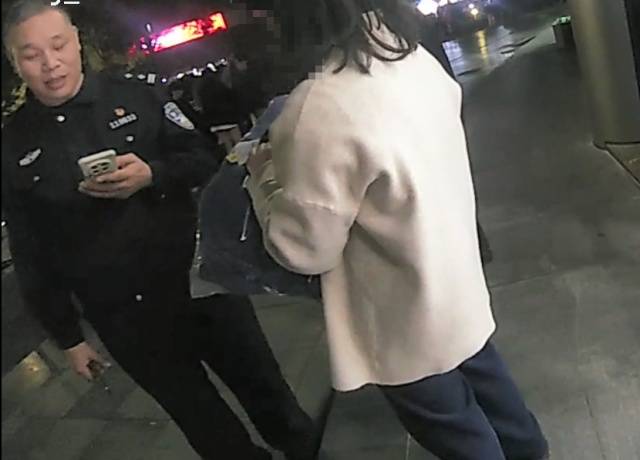 机智!快递在家门口被偷<strong></p>
<p>贷贷网理财</strong>,她用一招抓到了人还拿回了东西