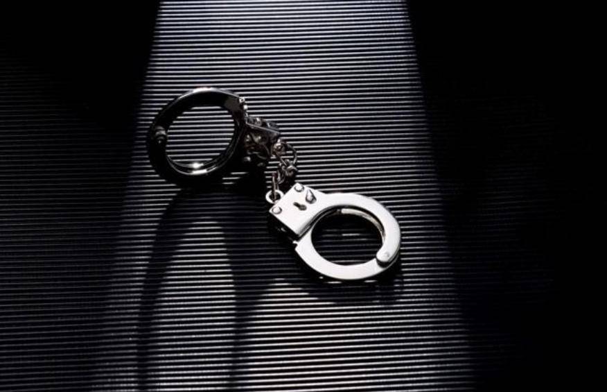 男子楼顶露台种树时不慎碰下树桩<strong></p>
<p>理财有限公司</strong>，砸中楼下17岁少年致其死亡，一审获刑6年