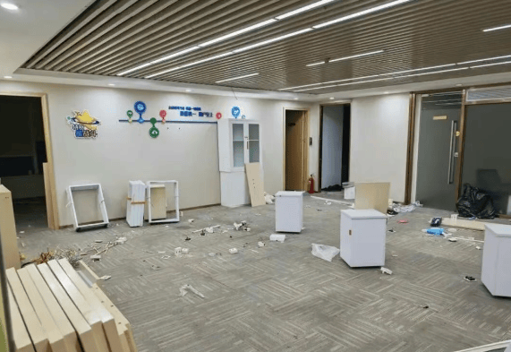 突然爆雷<strong></p>
<p>理财有限公司</strong>，深圳总部已人去楼空，有人投入700多万元……