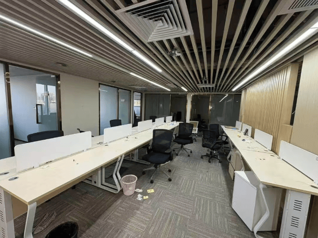 突然爆雷<strong></p>
<p>理财有限公司</strong>，深圳总部已人去楼空，有人投入700多万元……