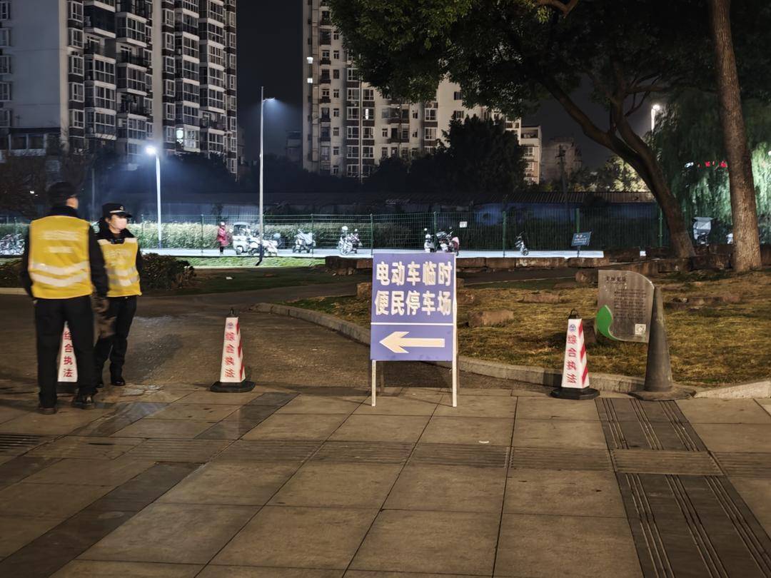 成都地铁2号线东段停运<strong></p>
<p>低风险理财</strong>，通勤压力如何缓解？记者早高峰探访接驳点