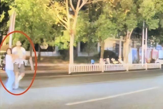 男子撞死一家三口被判死缓<strong></p>
<p>投资理财平台</strong>，被害方家属发声