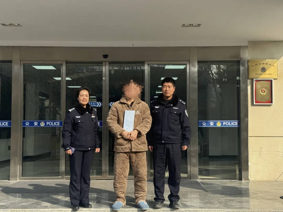 男子网购椅子多出一块15公斤价值40余万元的银板<strong></p>
<p>天津理财</strong>，民警细致排查后查明原因