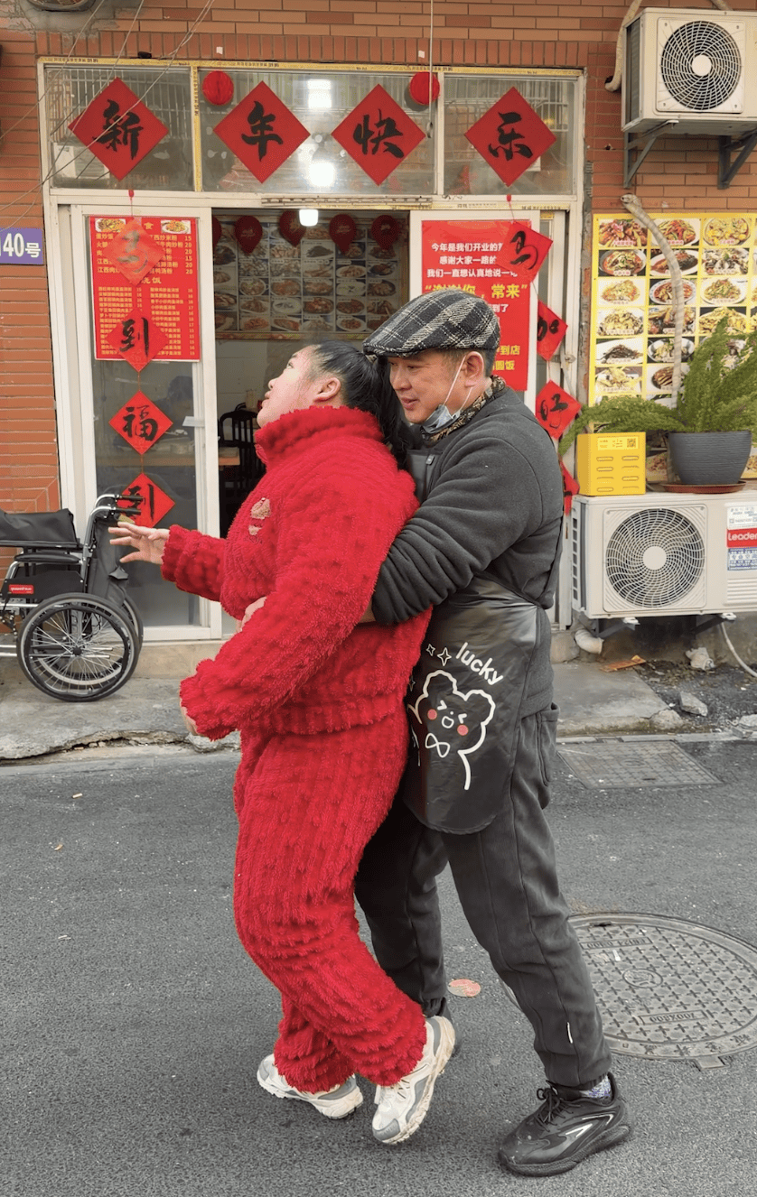 百万债务还清了！夫妻俩在杭州开饭店<strong></p>
<p>光大理财</strong>，8年来第一次回老家过年，临行宴请老顾客