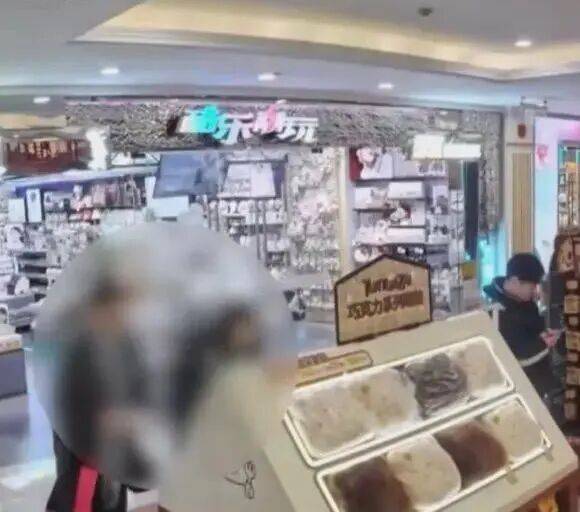 情侣约会求“刺激”<strong></p>
<p>金融理财产品</strong>，双双被抓，审讯时互相甩锅