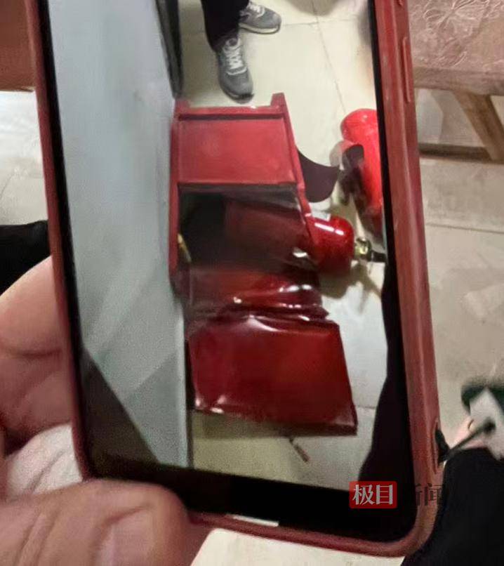 永州一小区发生电梯故障致多人被困<strong></p>
<p>理财观念</strong>，一名49岁女子跳出轿厢时坠亡，家属质疑物业保安打开轿厢违规操作